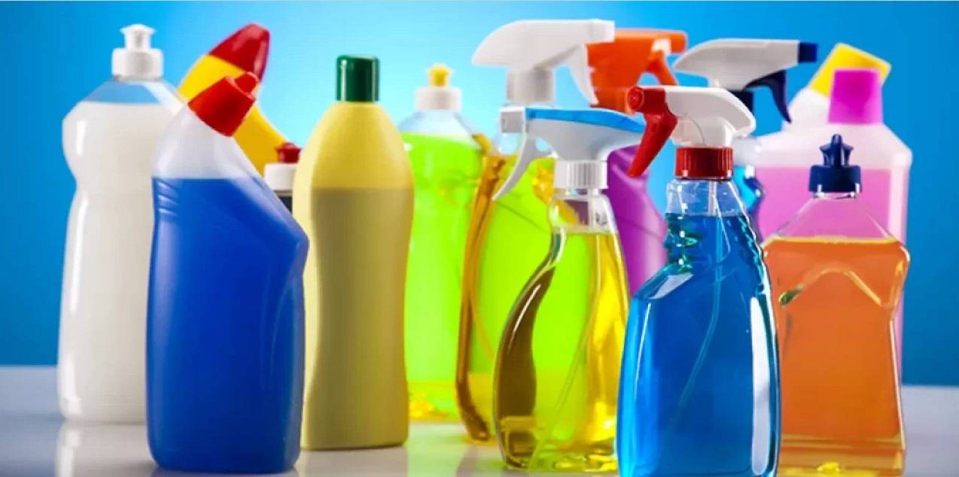 Viņiem izdodas iegūt plastmasu un mazgāšanas līdzekļus, kas nesatur metālus un toksiskus šķīdinātājus, izmantojot tikai gaisu.