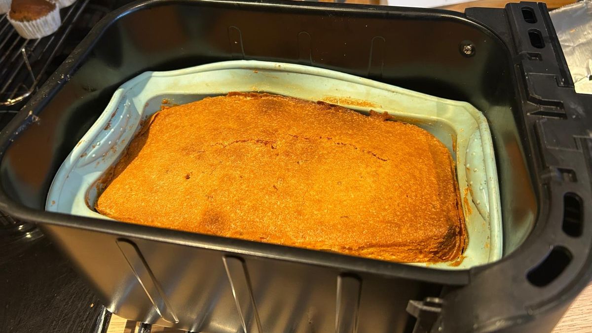 Viltība ar gaisa fritezi: kā padarīt saldētu maizi līdzīgu svaigi ceptam