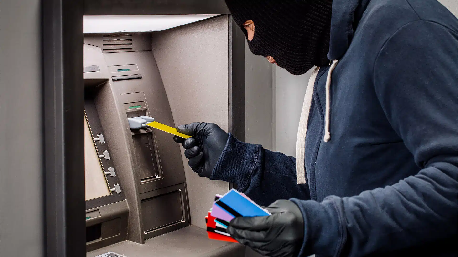 Bankomāti: brīdinājums par bīstamu krāpšanu, kas var atstāt jūs bez naudas dažu sekunžu laikā.