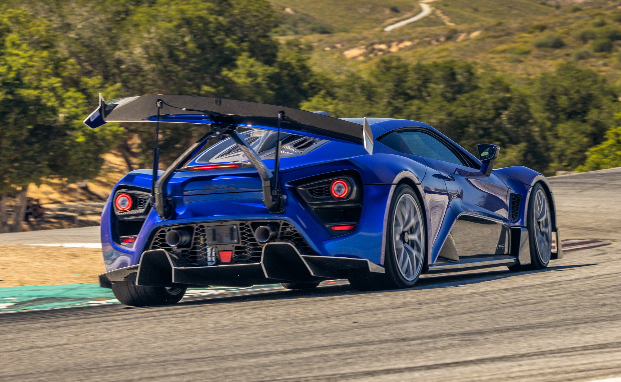 Uzņēmums Zenvo ir pabeidzis hiperauto izstrādi, kas spēj sasniegt ātrumu līdz 450 km/h. Iepazīstieties ar Aurora Tur.