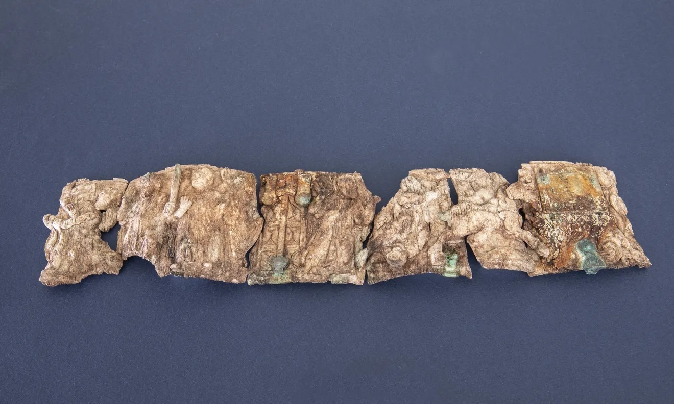 Latvijā atrasts retas 1800 gadus vecs romiešu rokassprādzis: unikāls ieskats dzīvē uz impērijas robežas