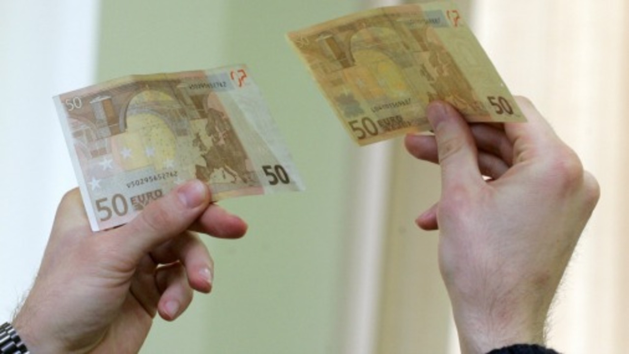 Viņš tiesai paziņoja, ka kasiers viņam izsniedzis viltotu 20 eiro banknoti.