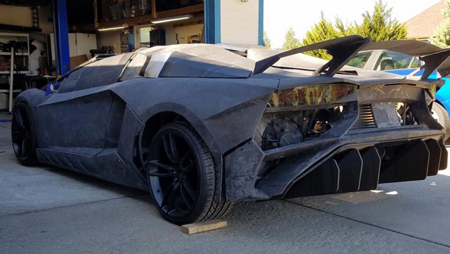Lamborghini bija lēts, bet lukturi — ne pārāk: tāpēc viņš tos izgatavoja pats ar 3D printeri un ietaupīja 20 000 eiro.
