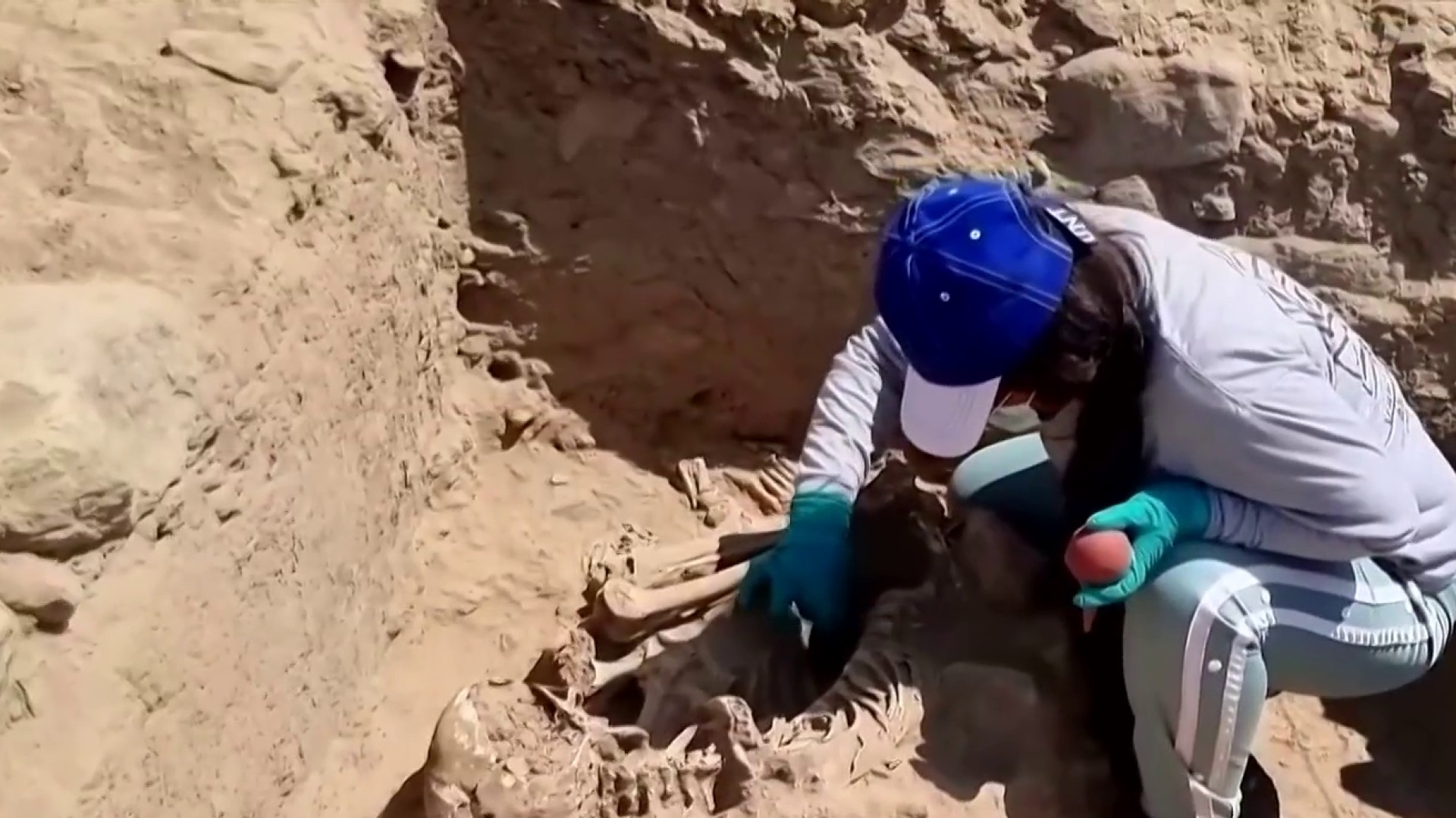 Bez drošības, ar ierobežotiem līdzekļiem un diviem aktīviem arheologiem Peru atklāj pasaulei Peniko — seno pilsētu, kas cīnās pret savu varas iestāžu vienaldzību.