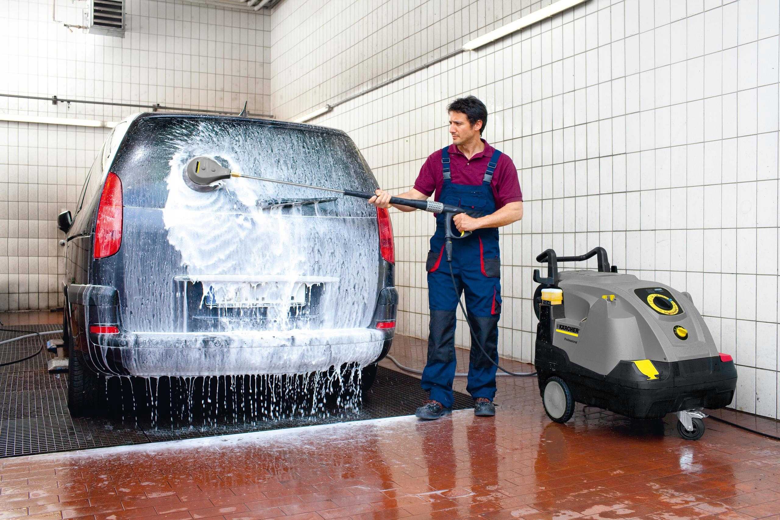 Jūs mazgājat automašīnu ar Karcher. Latvija ir uzstādījusi reaktīvo dzinēju kravas automašīnā, lai tīrītu tankus un kuģus.