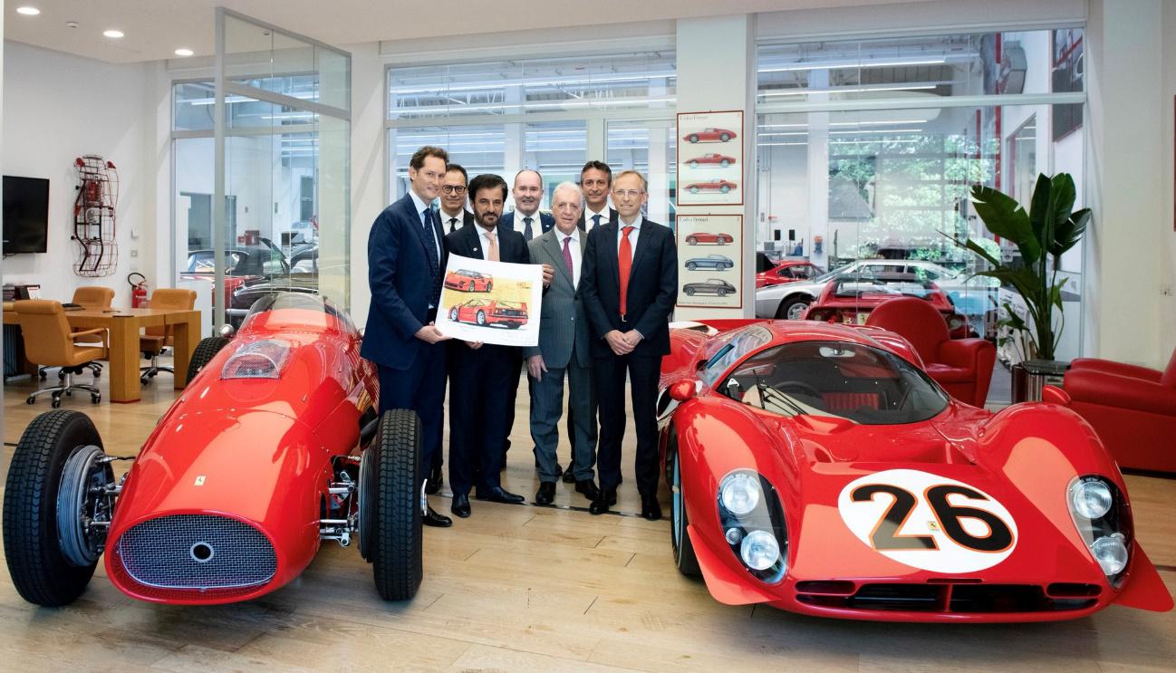 Izsakot “dzīvot kā karalis”, ir domāts šāds: Marokas karalis Muhameds VI ir tik laimīgs, ka Ferrari viņu uzaicina uz Maranello, lai izmēģinātu savus jaunākos sporta auto.