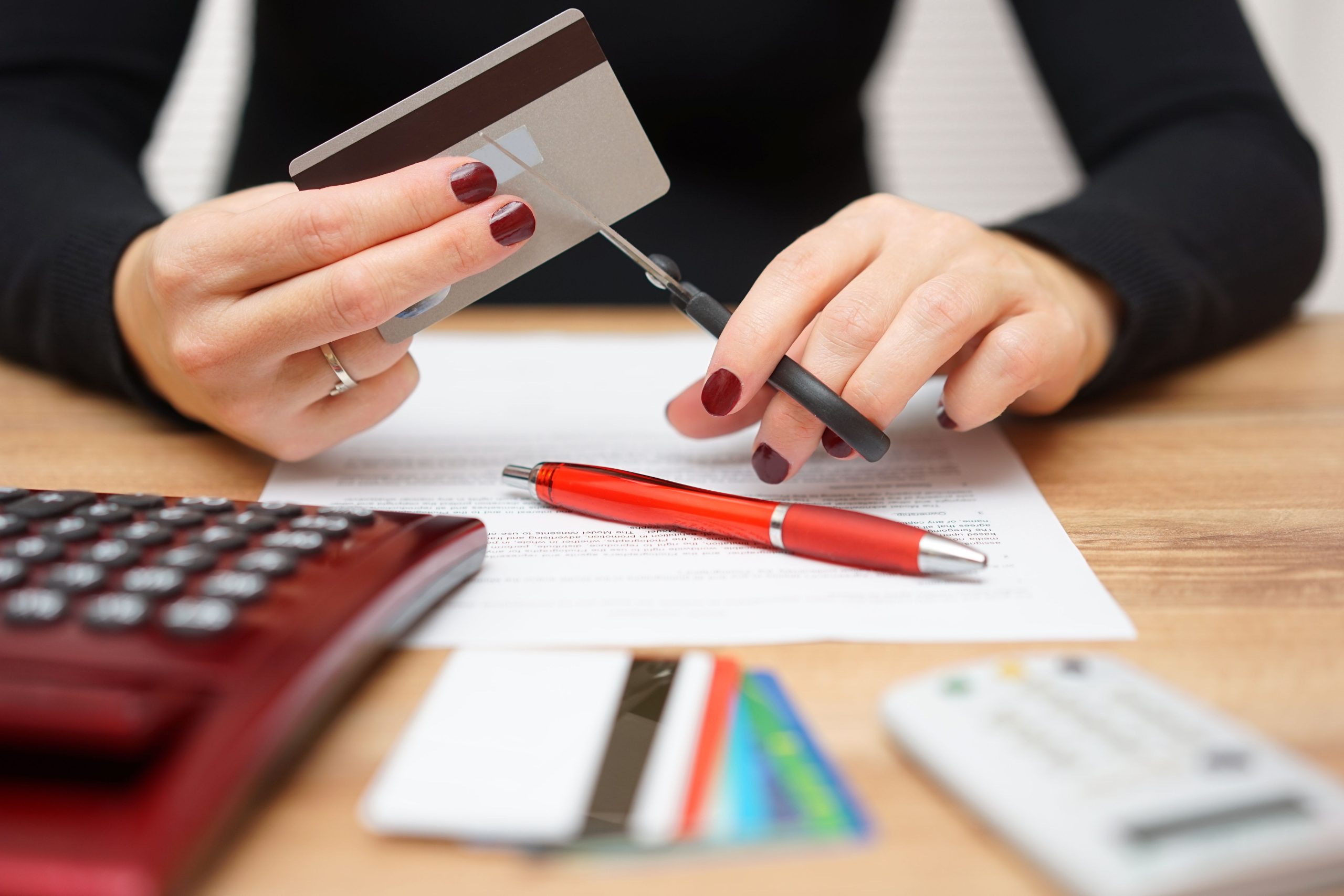 Oficiāli | Banka paskaidro, kas jādara ģimenes locekļiem bankas konta īpašnieka nāves gadījumā.