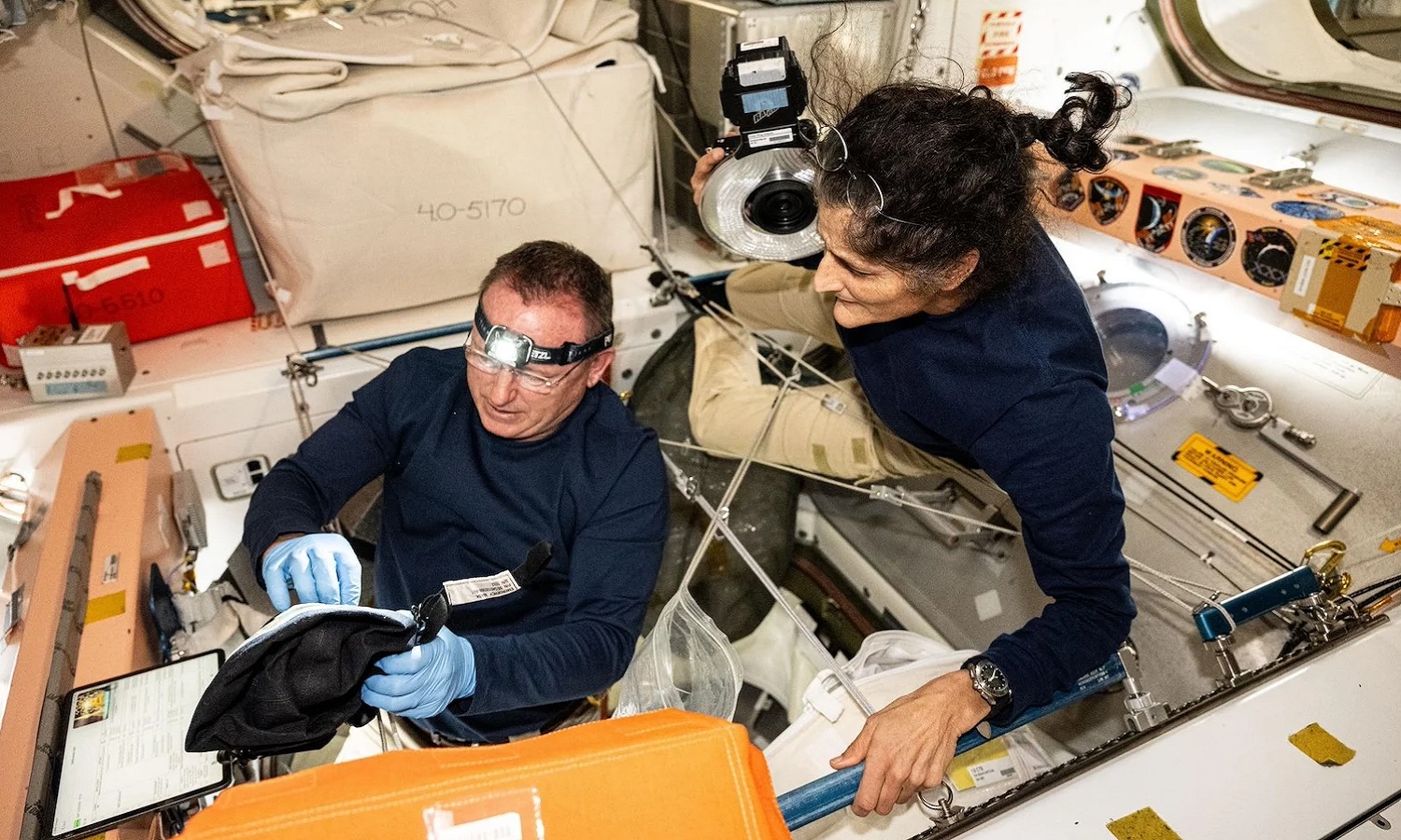 NASA pēta savu astronautu veselības stāvokli un secina, ka Ilonam Masku nebūs viegli nogādāt cilvēkus uz Marsu.