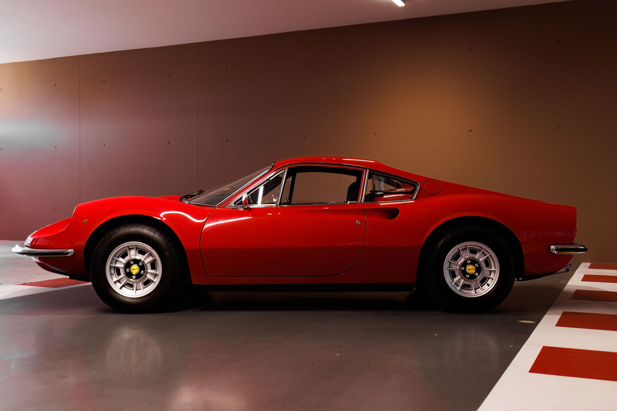 Ferrari Dino Restomod: 328 meistardarbs... un vēl viens ekstrēms projekts ar 458 Italia V8!