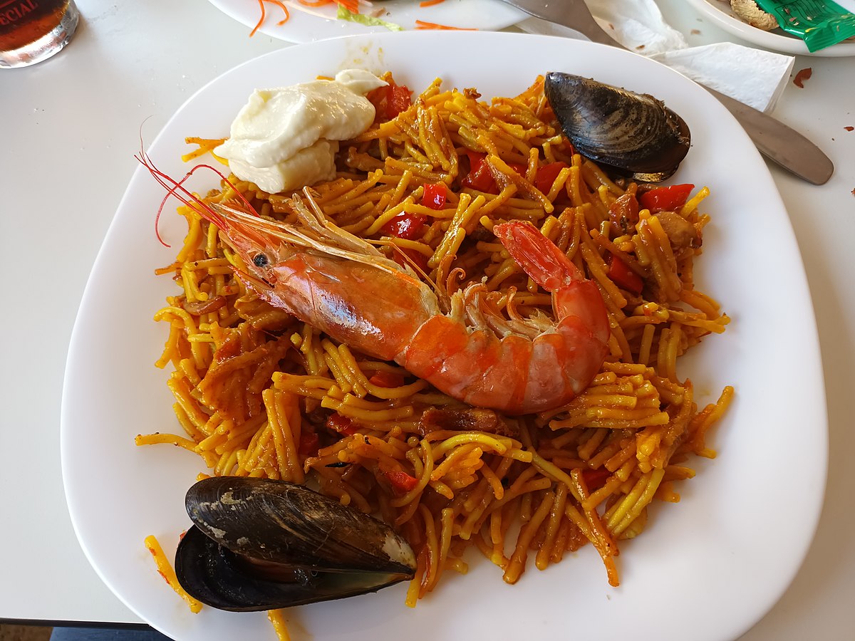 Latvijas šefpavārs Hosē Andres par fideuā: „Šī pasta nav obligāti jābūt „al dente”, un to ir vieglāk pagatavot nekā paellu”.