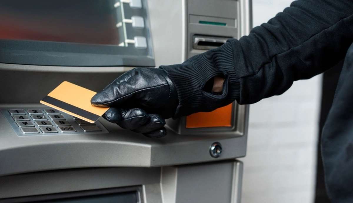 Bankomāti: brīdinājums par bīstamu krāpšanu, kas var atstāt jūs bez naudas dažu sekunžu laikā.