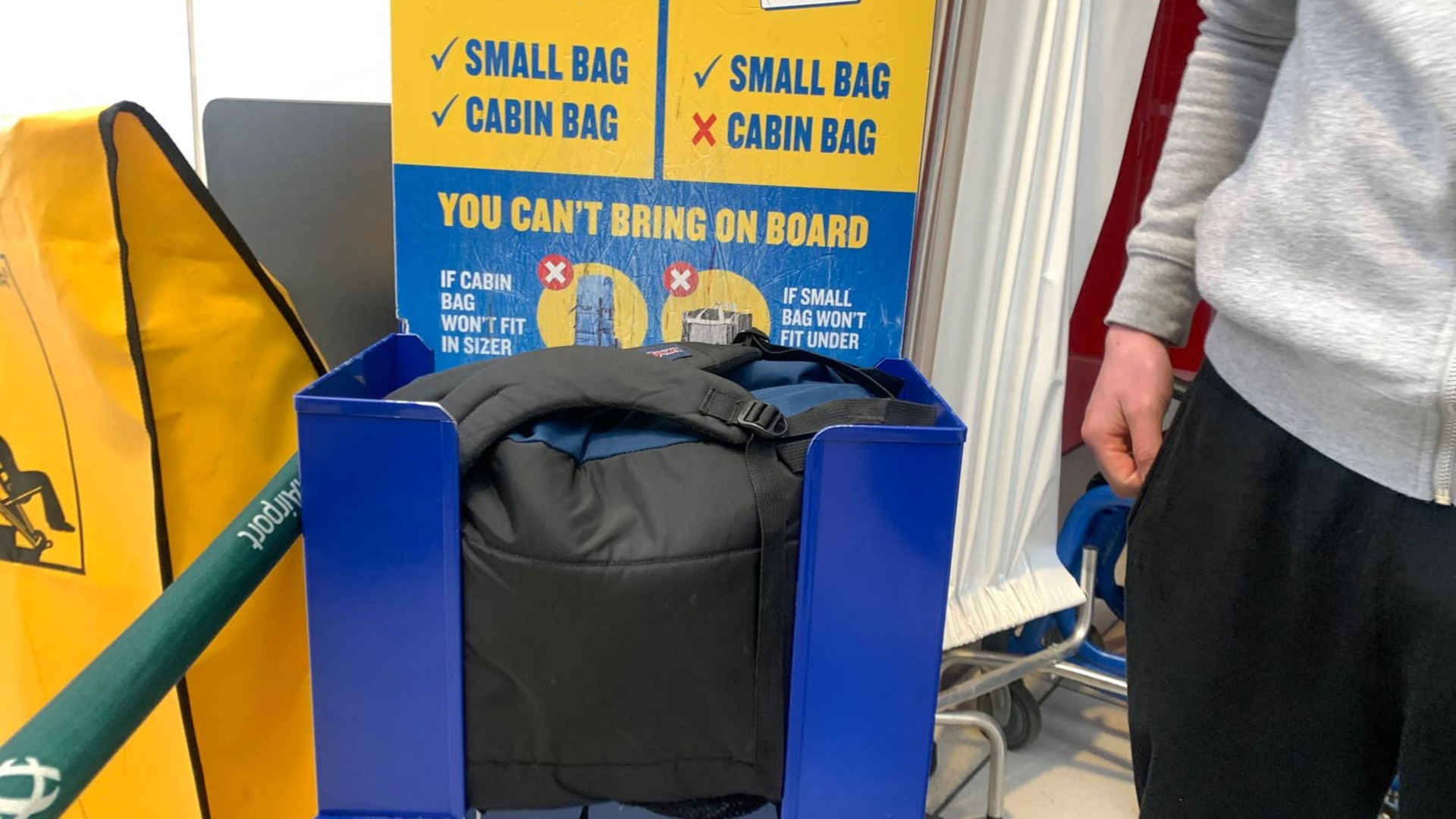 Ryanair apbalvos savus darbiniekus ar naudas prēmijām par bagāžas pārvadāšanas noteikumu pārkāpumu atklāšanu.