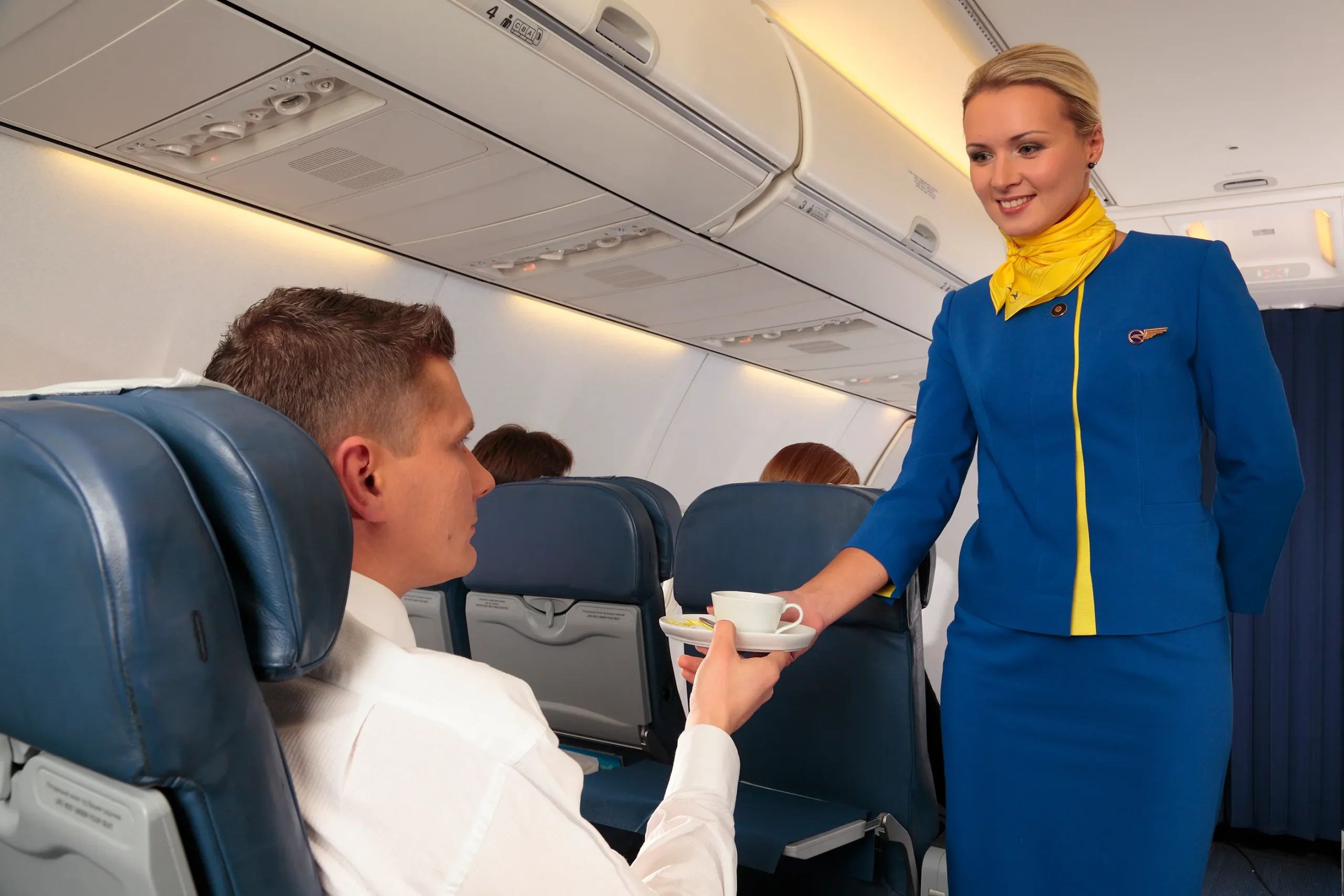 Cik pelna stjuarte Latvijā? Algas Iberia, Ryanair, Vueling, Air Europa, easyJet un citās aviokompānijās.