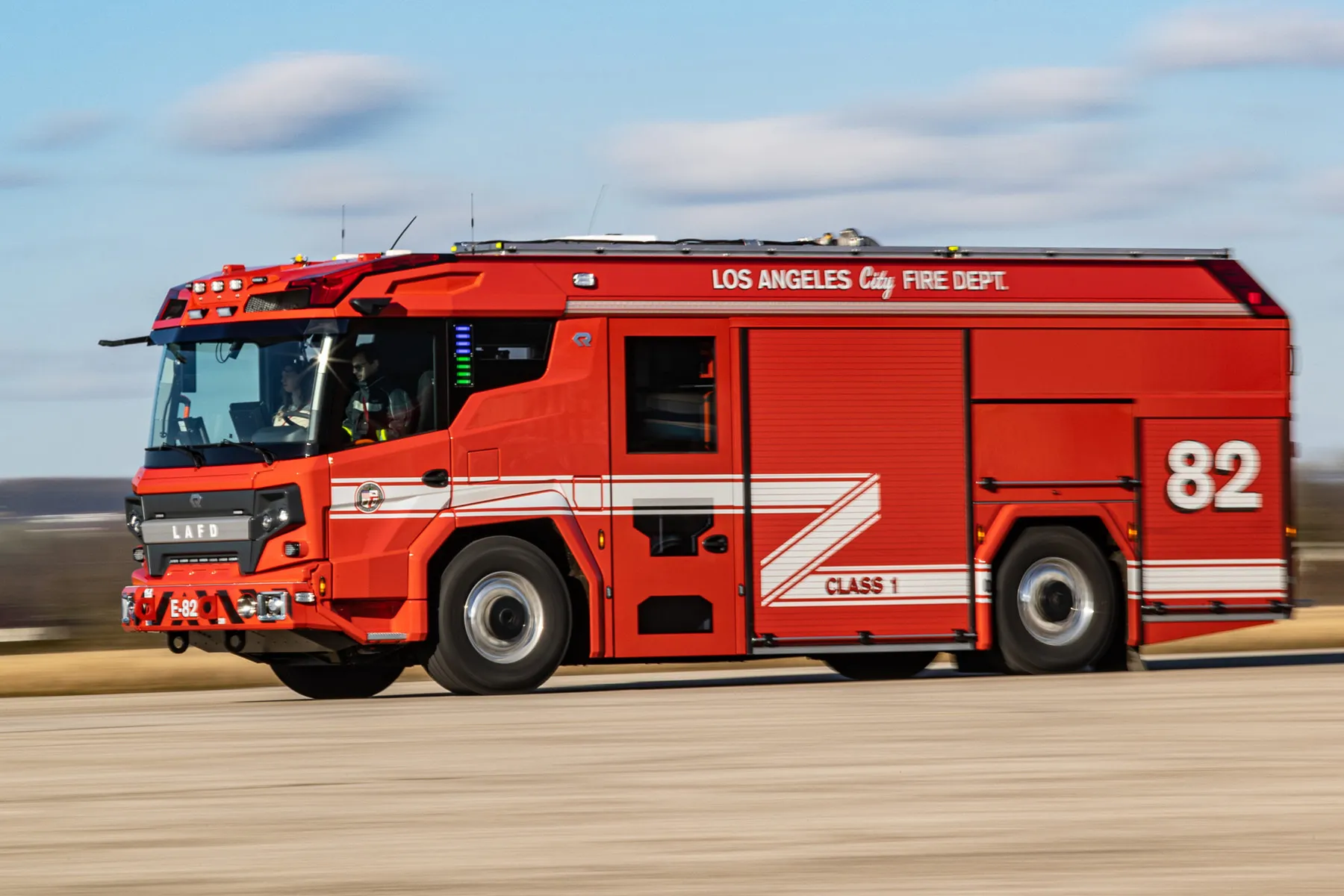 Ne elektrība, ne ūdeņradis, ne benzīns: ugunsdzēsības automašīna, kas ir 700 reizes jaudīgāka