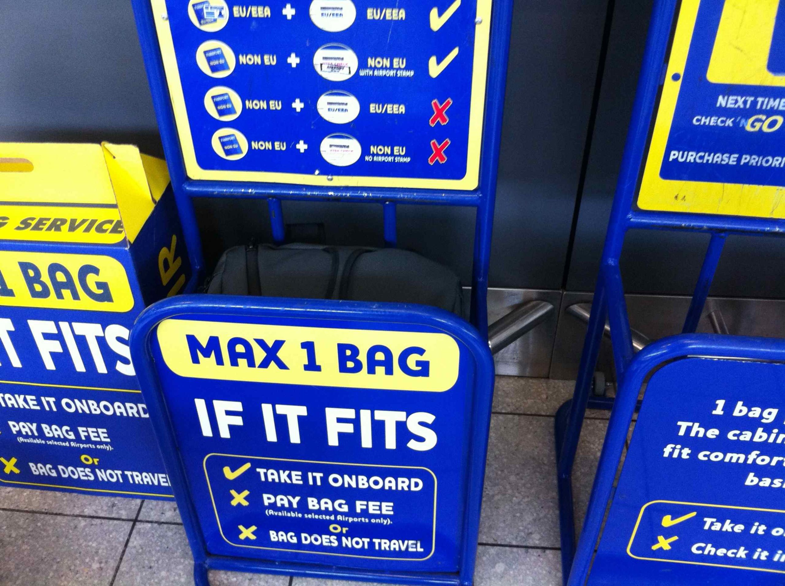 Ryanair apbalvos savus darbiniekus ar naudas prēmijām par bagāžas pārvadāšanas noteikumu pārkāpumu atklāšanu.