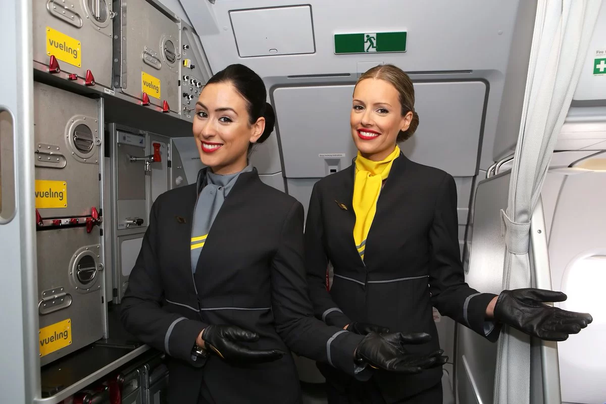Cik pelna stjuarte Latvijā? Algas Iberia, Ryanair, Vueling, Air Europa, easyJet un citās aviokompānijās.