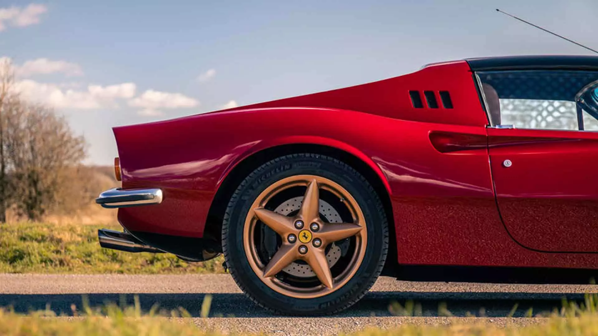 Ferrari Dino Restomod: 328 meistardarbs... un vēl viens ekstrēms projekts ar 458 Italia V8!