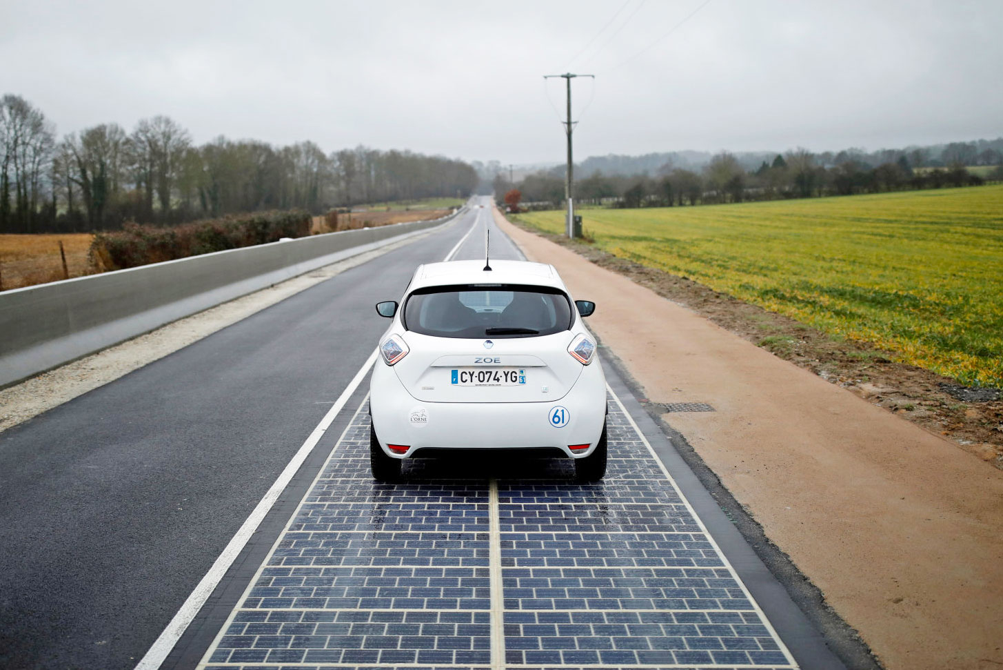 Viņi nobrauca 2500 km ar elektromobili un nonāca pie skarba secinājuma: dīzelis joprojām ir nepārspējams uz ceļa.