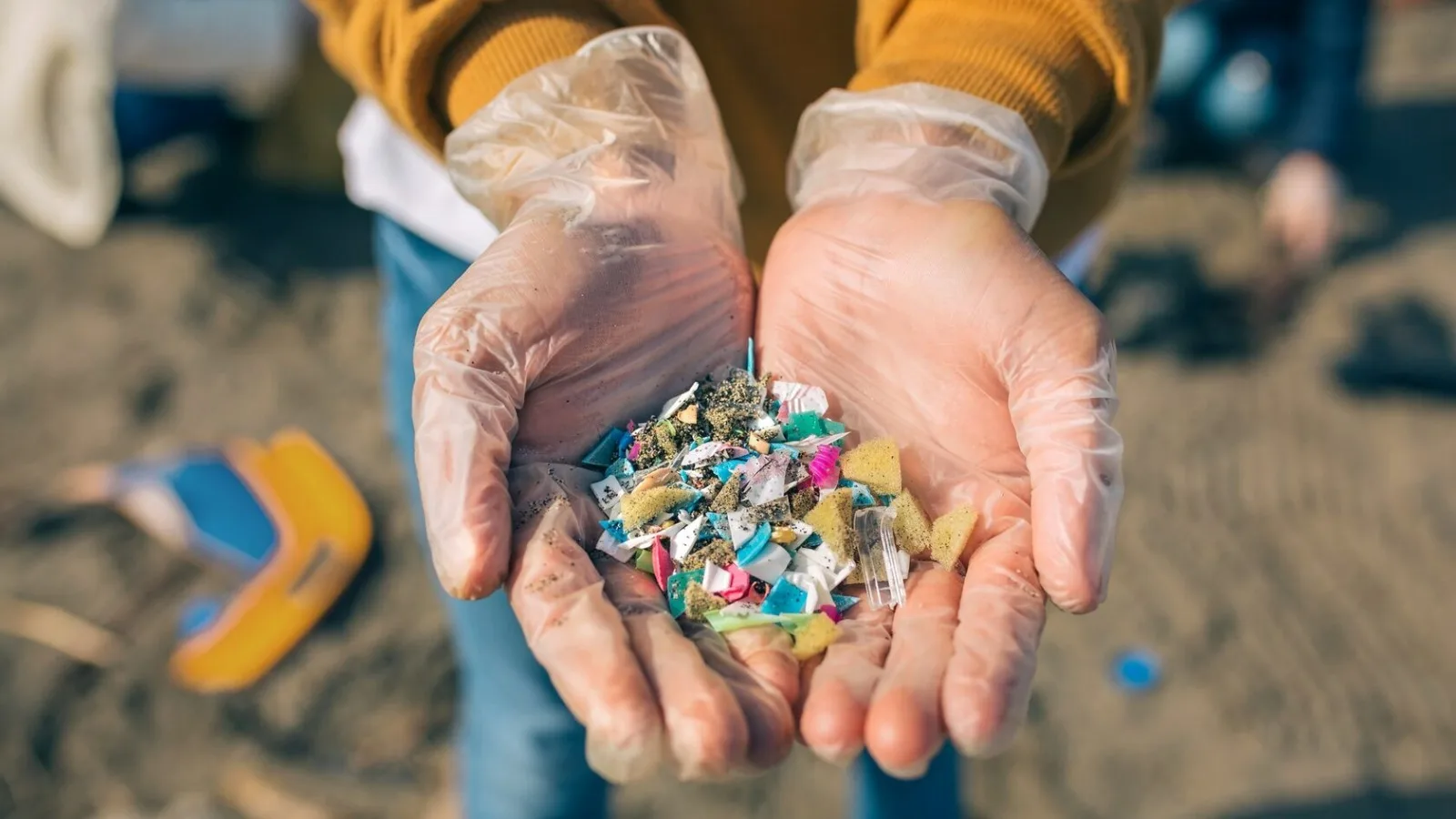 Plastmasas paradoksāls stāvoklis Eiropā: tās ražošanas apjoms samazinās, bet bažas par tās ietekmi Latvijā mazinās.