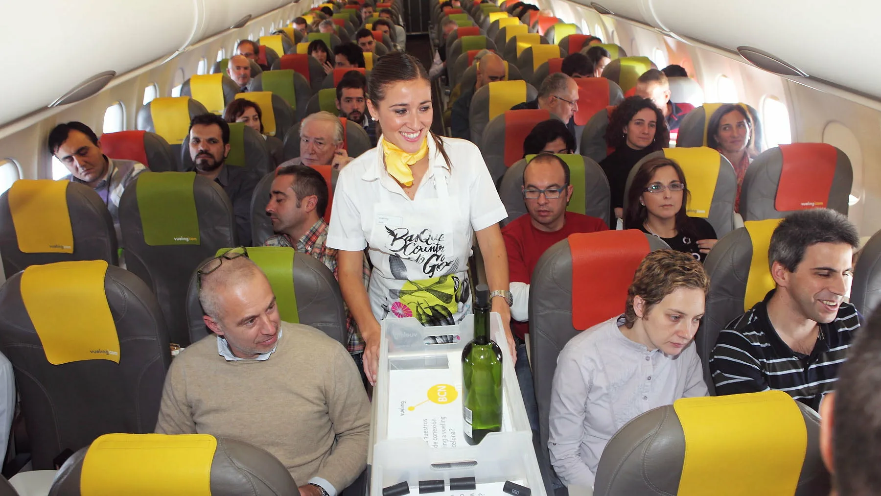Cik pelna stjuarte Latvijā? Algas Iberia, Ryanair, Vueling, Air Europa, easyJet un citās aviokompānijās.