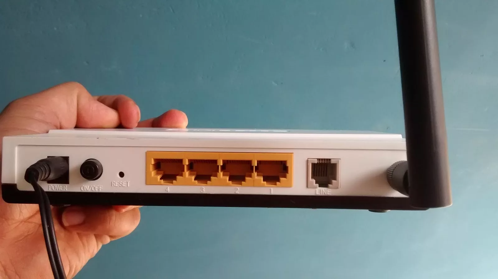 Maz kas zina: kāpēc WiFi routeros ir nepieciešams USB ports?