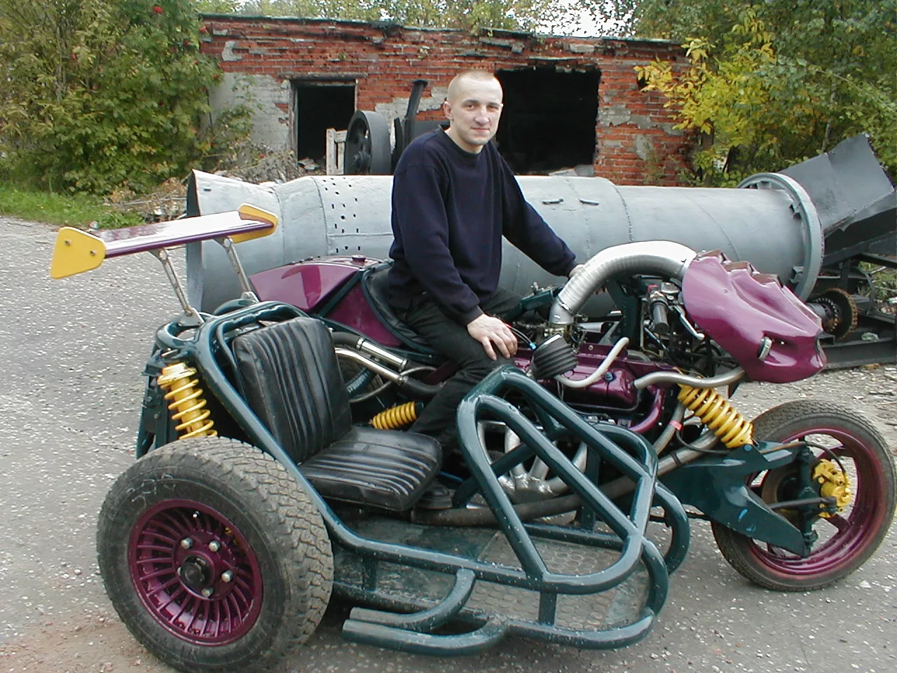 Viņi izveidoja motociklu ar ūdens dzinēju: tika pieņemts, ka tas izskaudīs benzīnu, bet kaut kas notika...