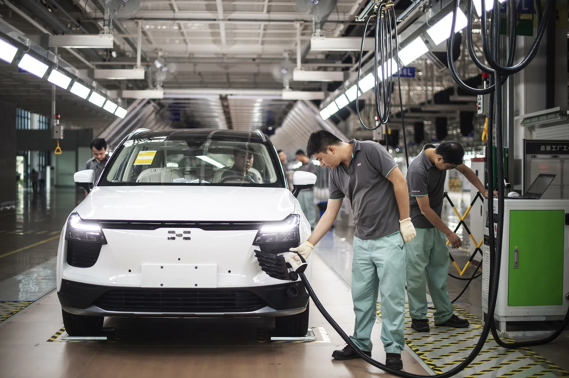 Ķīnieši izstrādā elektromobili ar rekordālu uzlādes ātrumu: jauna tehnoloģija izmainīs tirgu