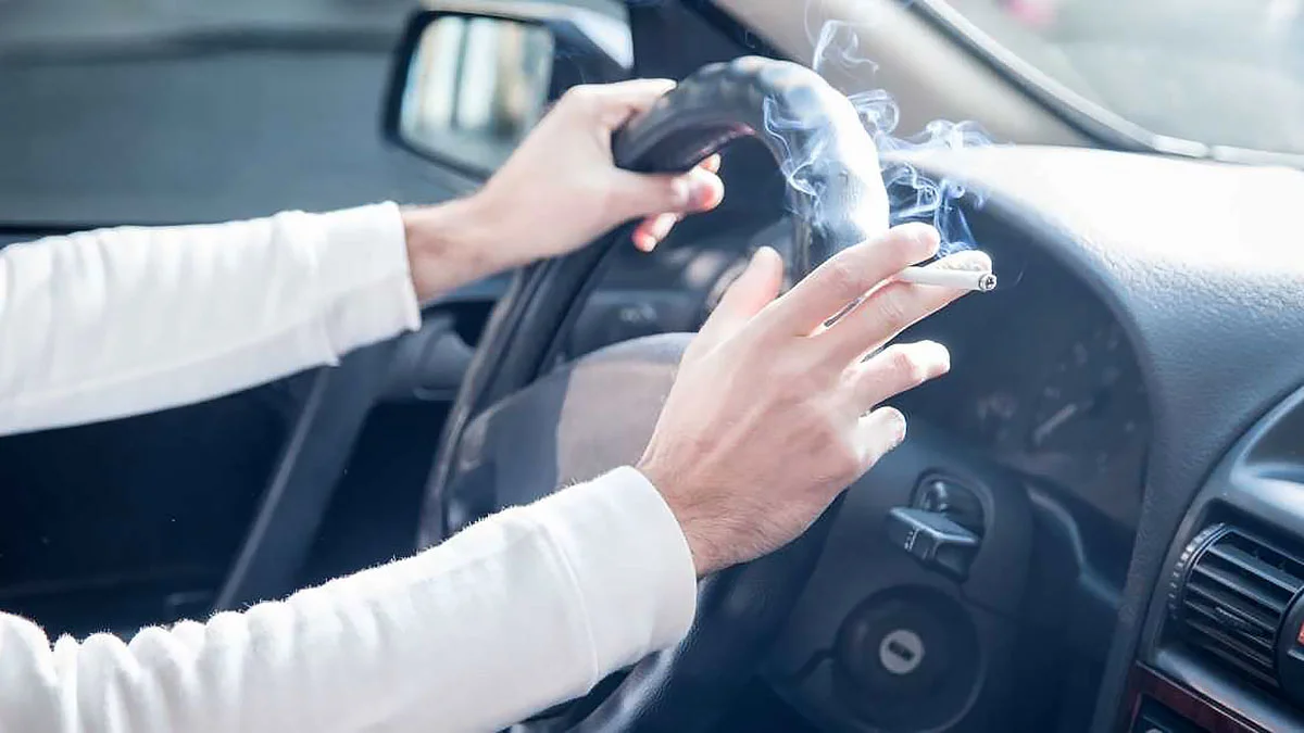 Mājas triks, kas uzreiz atbrīvos jūs no cigarešu smaržas automašīnā