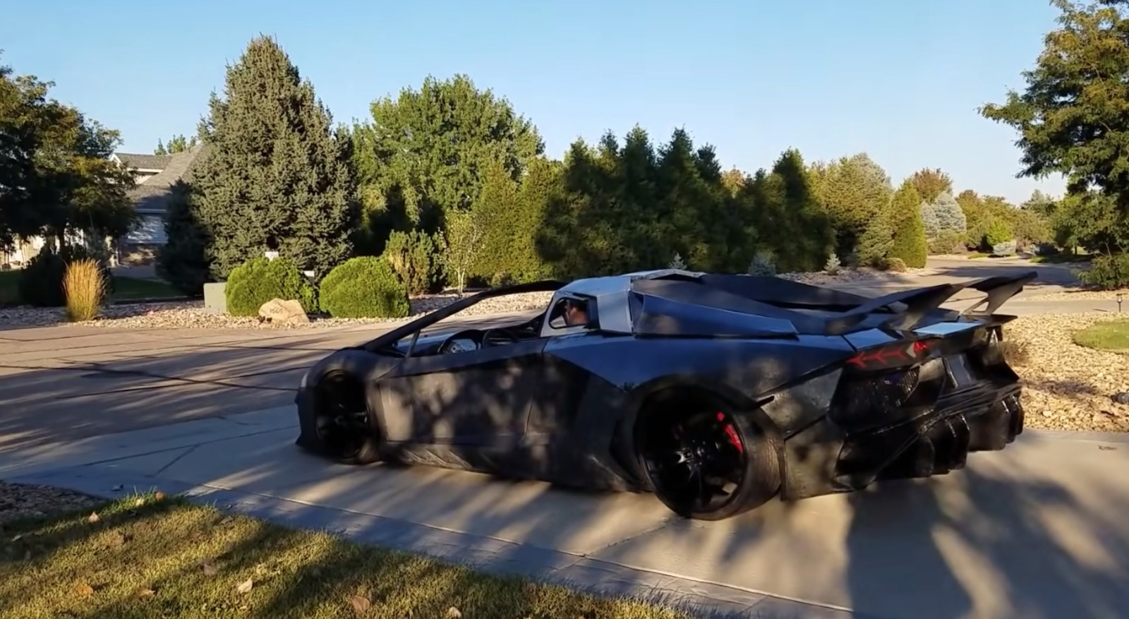 Lamborghini bija lēts, bet lukturi — ne pārāk: tāpēc viņš tos izgatavoja pats ar 3D printeri un ietaupīja 20 000 eiro.