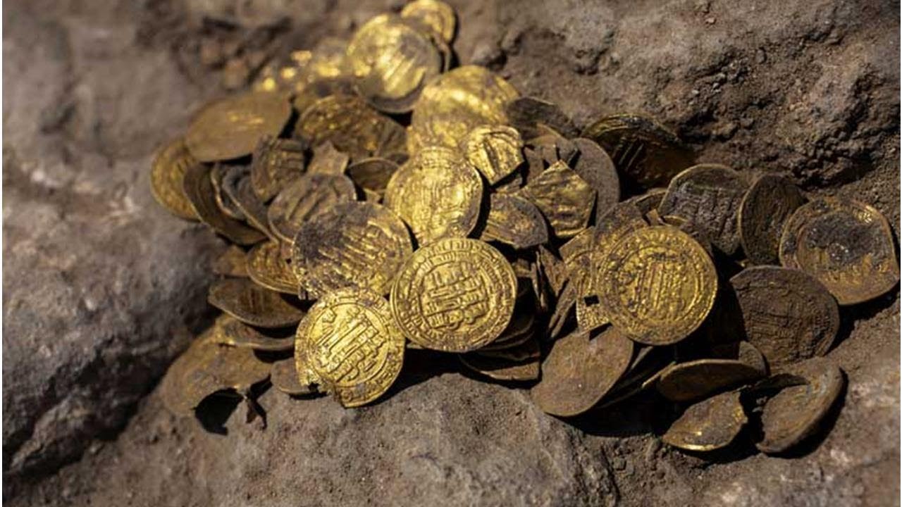 Bērnībā viņš atrada vairākas monētas, slēpa tās 60 gadus, un tagad arheologi klauvē pie durvīm.