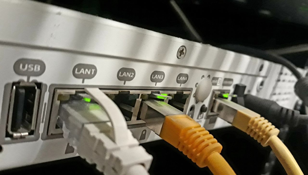 Maz kas zina: kāpēc WiFi routeros ir nepieciešams USB ports?