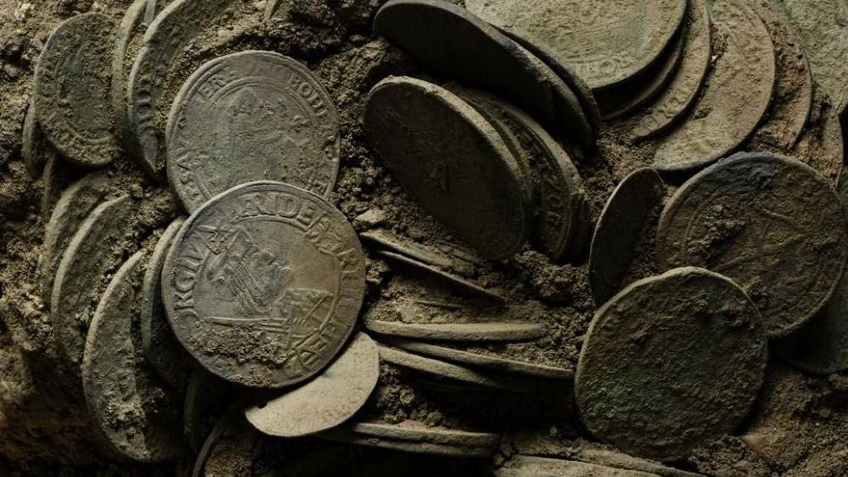 Bērnībā viņš atrada vairākas monētas, slēpa tās 60 gadus, un tagad arheologi klauvē pie durvīm.