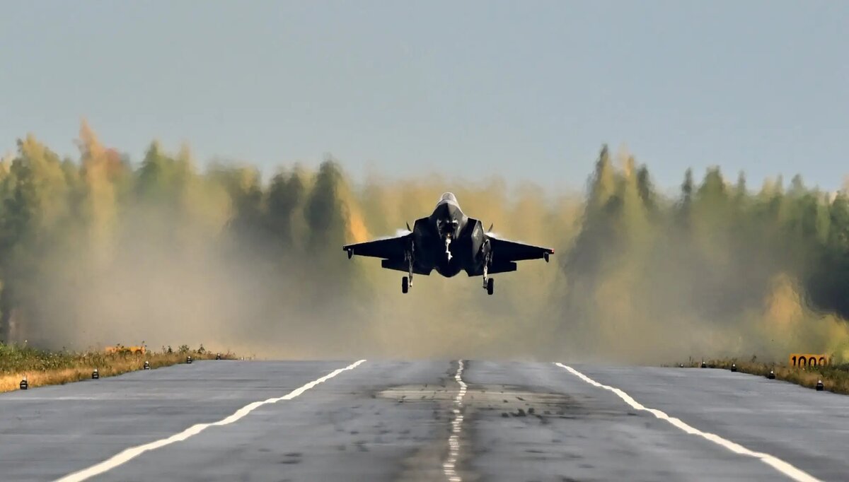 Pirmo reizi vēsturē Latvija veiksmīgi veica iznīcinātāja pilotēšanu ar mākslīgo intelektu bez cilvēka līdzdalības.