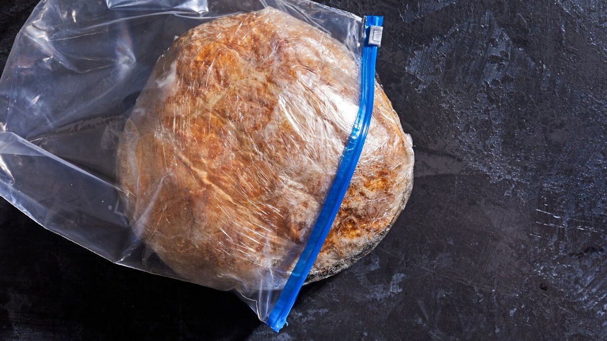 Viltība ar gaisa fritezi: kā padarīt saldētu maizi līdzīgu svaigi ceptam