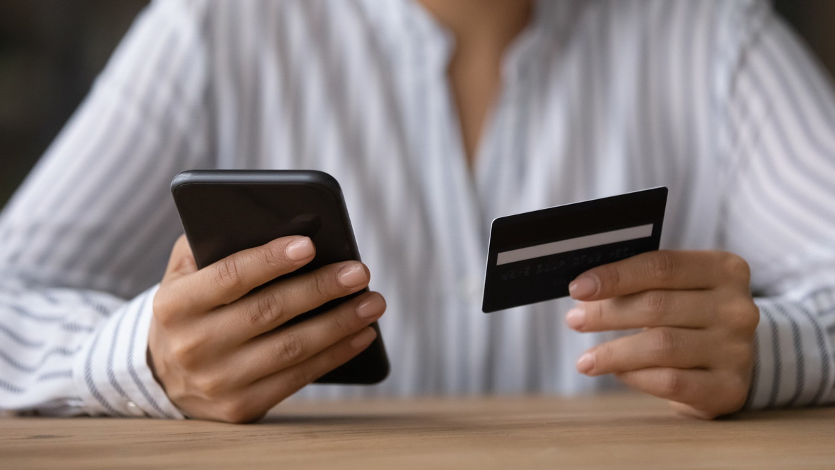 Neatveriet šo ziņojumu un neatbildiet uz to, jo “bankas” var iztukšot jūsu bankas kontu dažu minūšu laikā.