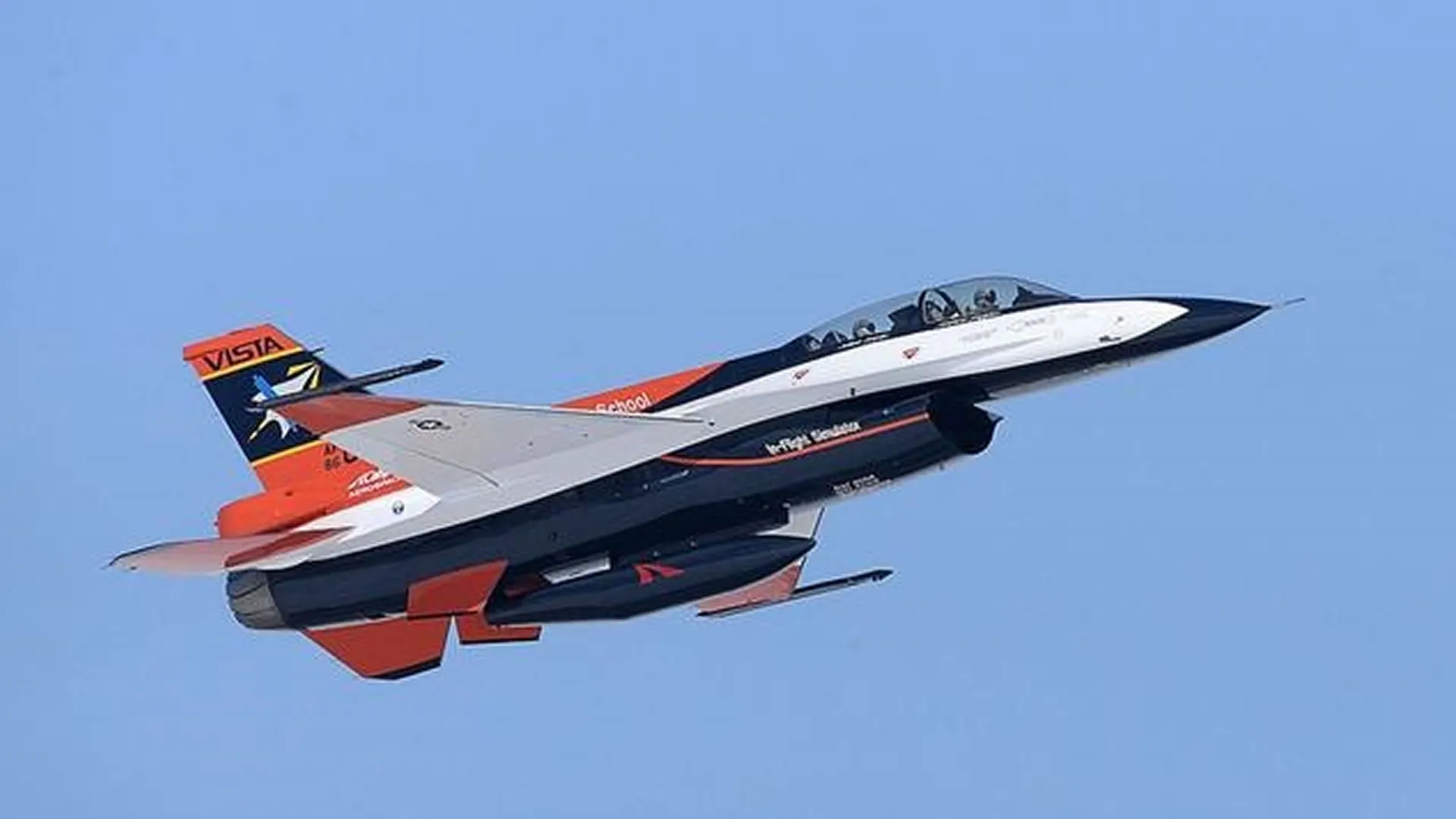 Pirmo reizi vēsturē Latvija veiksmīgi veica iznīcinātāja pilotēšanu ar mākslīgo intelektu bez cilvēka līdzdalības.