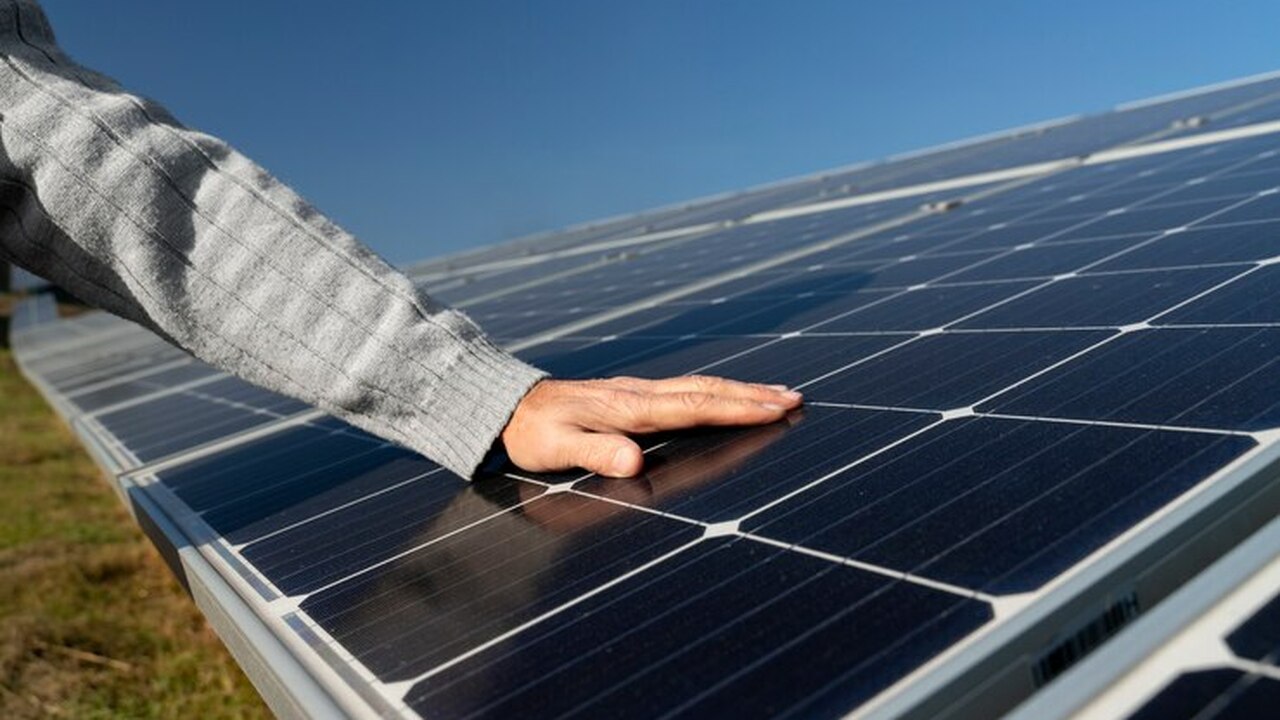Ardievas, saules paneļi: jauna tehnoloģija ražo divreiz vairāk enerģijas un ir lētāka